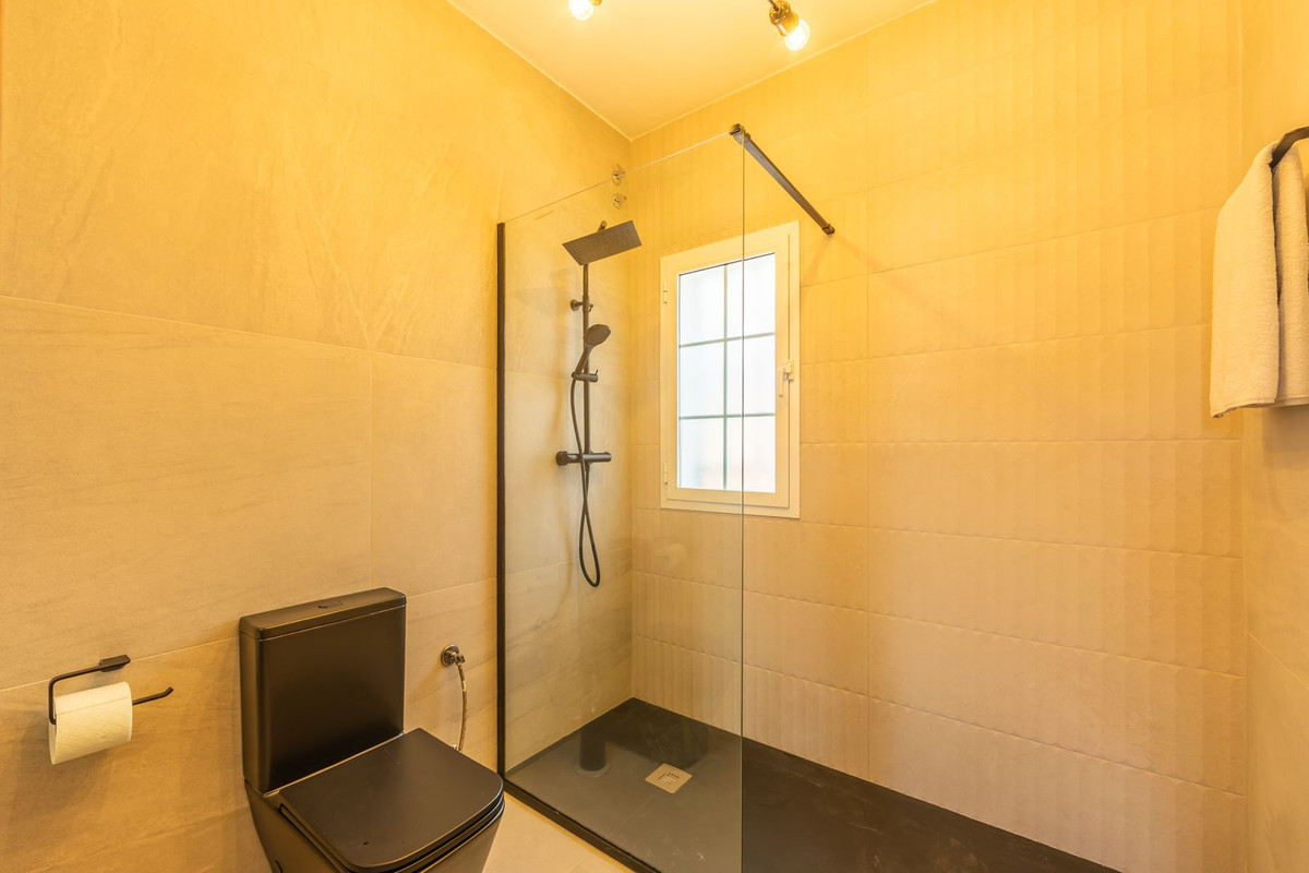 Se vende Villa - Chalet de 3 dormitorios en Costa Del Sol, Málaga, España