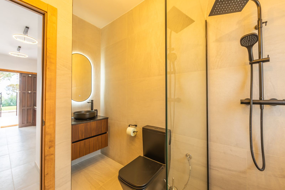 Se vende Villa - Chalet de 3 dormitorios en Costa Del Sol, Málaga, España