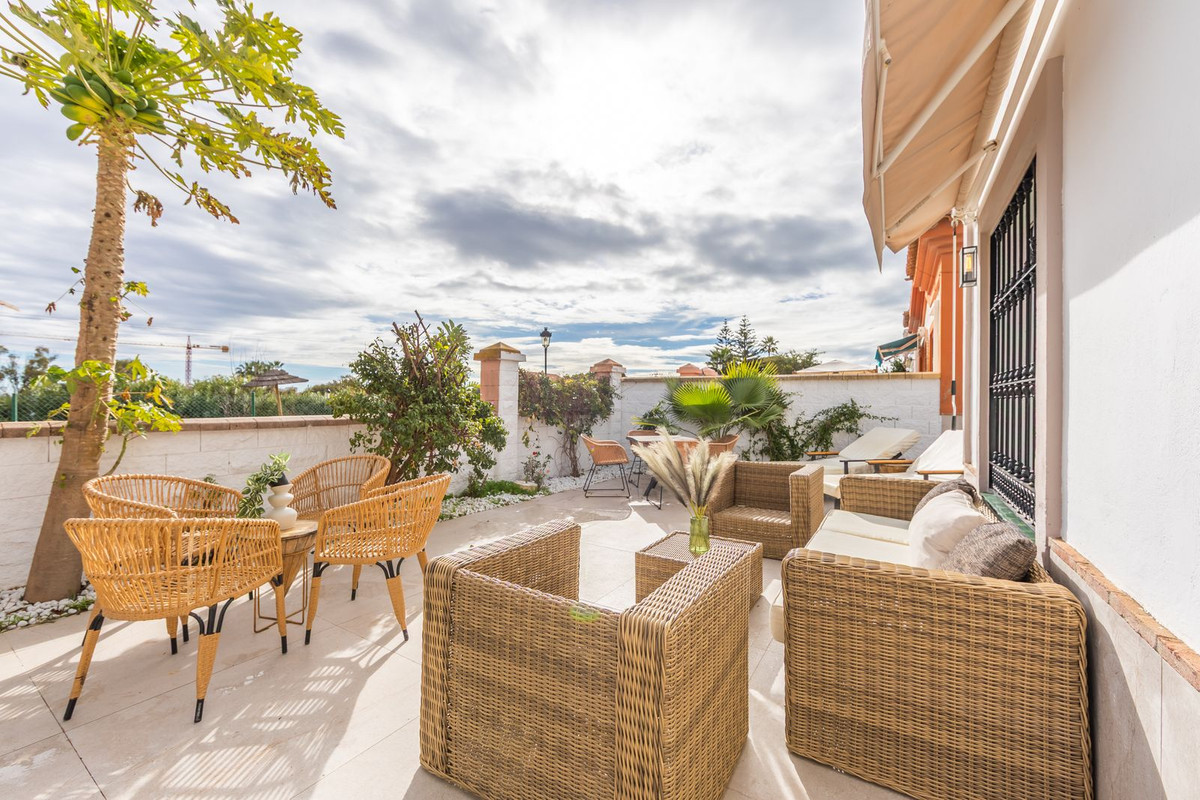 Se vende Villa - Chalet de 3 dormitorios en Costa Del Sol, Málaga, España