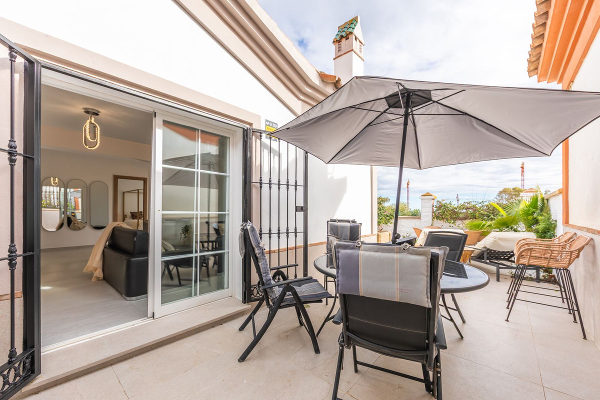 Se vende Villa - Chalet de 3 dormitorios en Costa Del Sol, Málaga, España