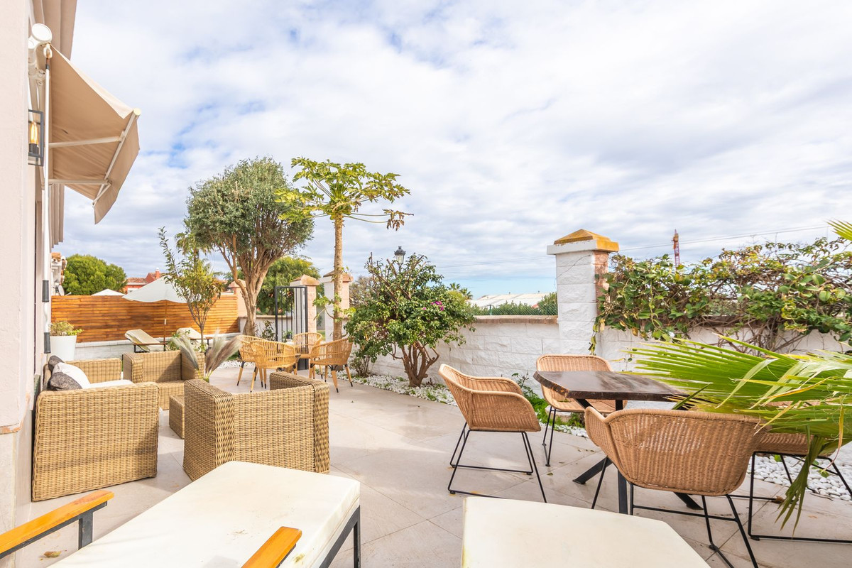 Se vende Villa - Chalet de 3 dormitorios en Costa Del Sol, Málaga, España