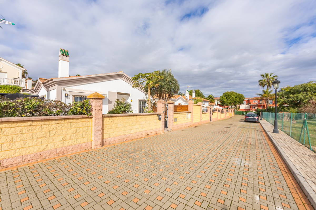 Se vende Villa - Chalet de 3 dormitorios en Costa Del Sol, Málaga, España