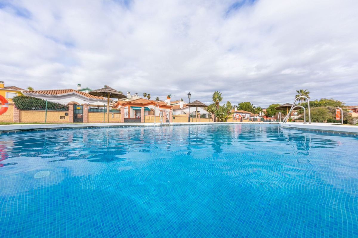 Se vende Villa - Chalet de 3 dormitorios en Costa Del Sol, Málaga, España