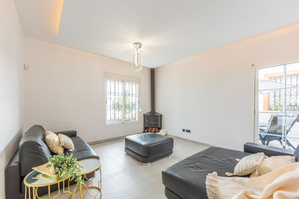 Se vende Villa - Chalet de 3 dormitorios en Costa Del Sol, Málaga, España