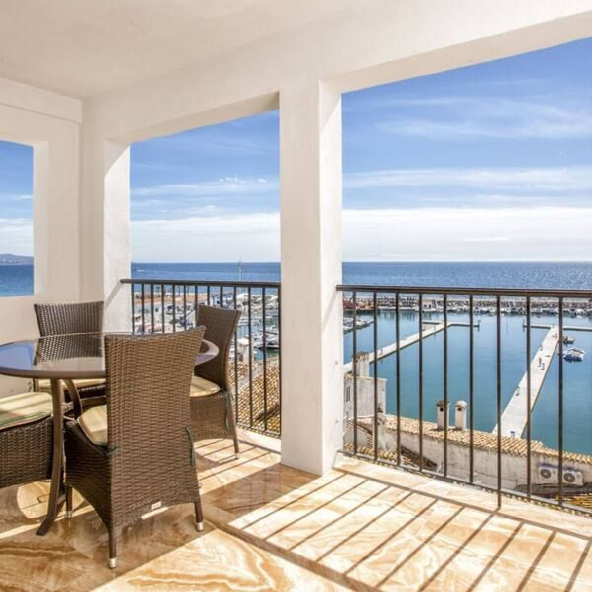 Se vende Apartamento Planta Media de 2 dormitorios en Costa Del Sol, Málaga, España