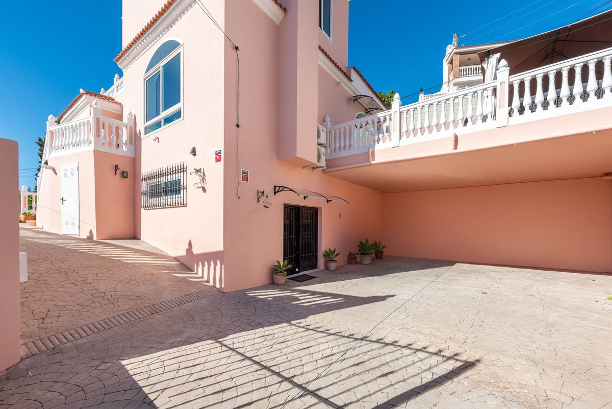 4 Bed Townhouse for sale in Torreblanca Costa Del Sol, Málaga, Spain