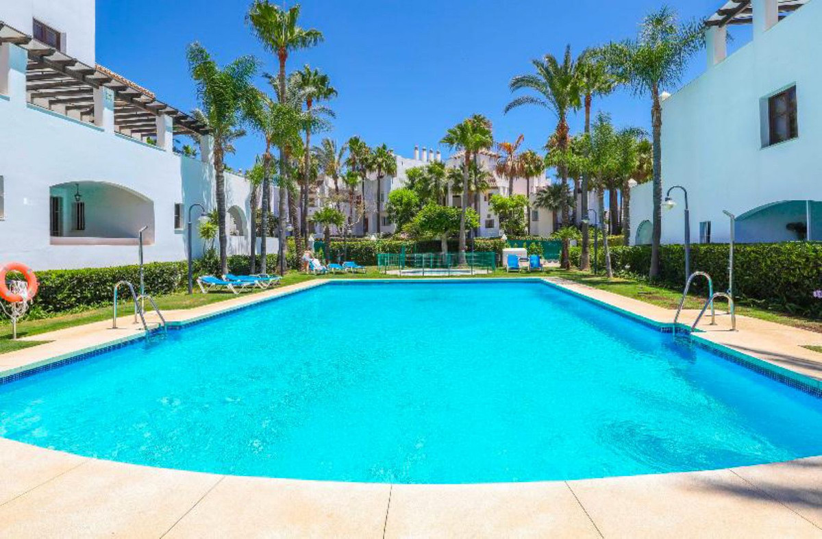 2 Bed Apartment for sale in Nueva Andalucía Costa Del Sol, Málaga, Spain