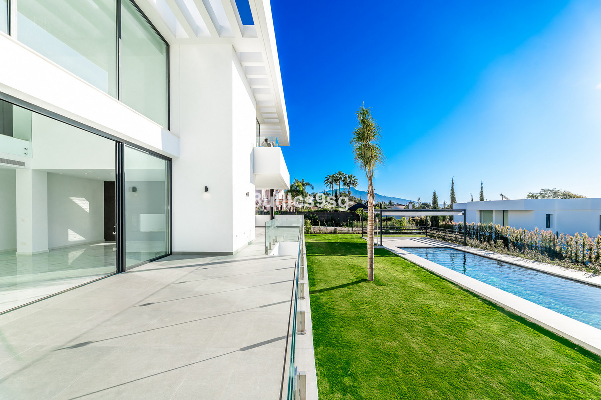 Se vende Villa - Chalet de 6 dormitorios en Costa Del Sol, Málaga, España
