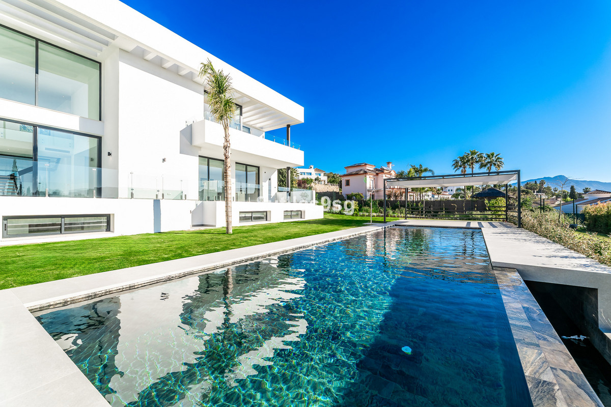 Se vende Villa - Chalet de 6 dormitorios en Costa Del Sol, Málaga, España