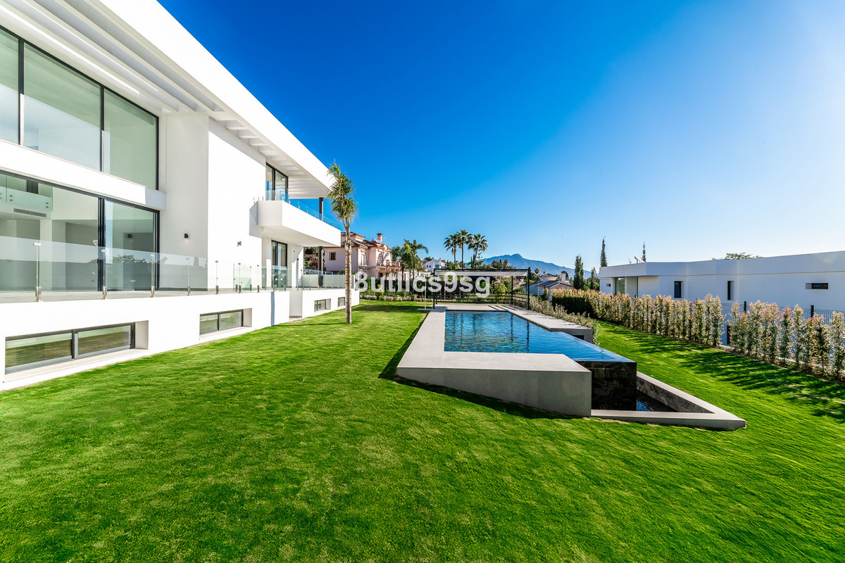 Se vende Villa - Chalet de 6 dormitorios en Costa Del Sol, Málaga, España