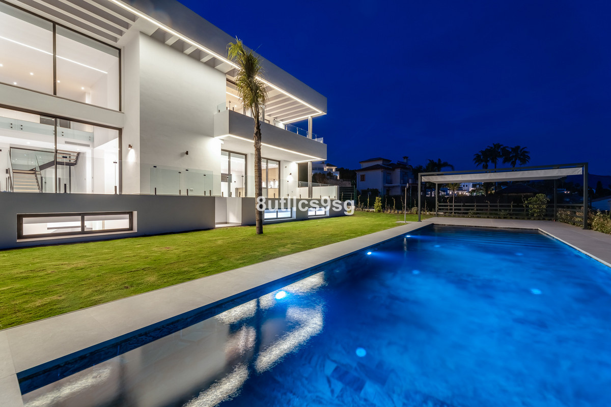 Se vende Villa - Chalet de 6 dormitorios en Costa Del Sol, Málaga, España