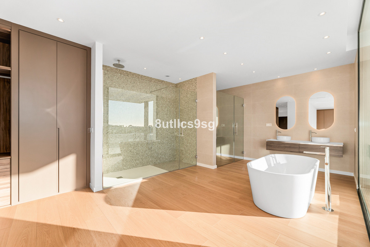 Se vende Villa - Chalet de 6 dormitorios en Costa Del Sol, Málaga, España