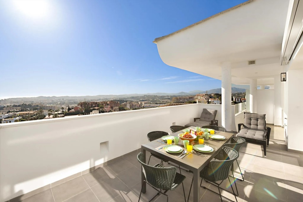3 Bed Apartment for sale in Fuengirola Costa Del Sol, Málaga, Spain