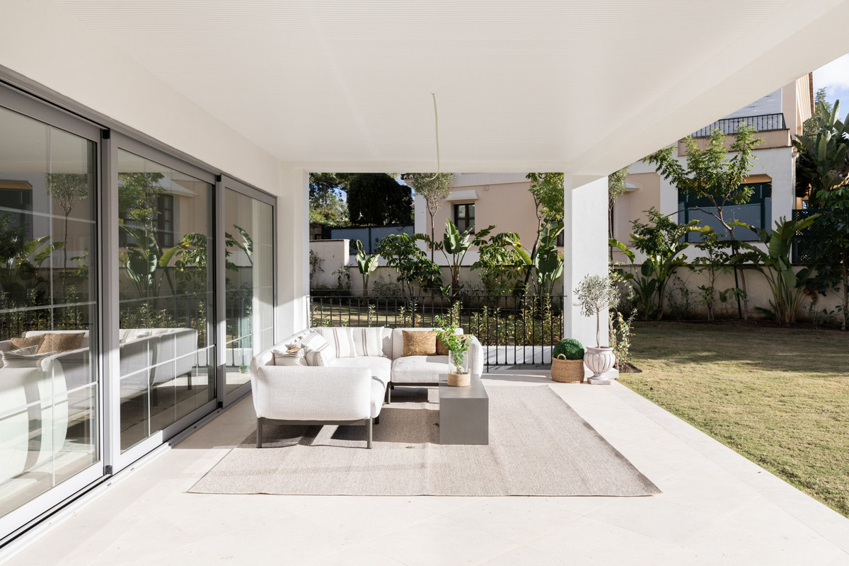 Se vende Villa - Chalet de 4 dormitorios en Costa Del Sol, Málaga, España