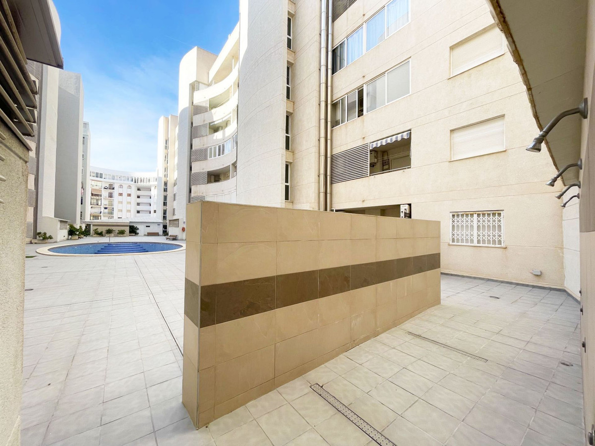 Se vende Apartamento Planta Media de 3 dormitorios en Costa Blanca, Alicante, España