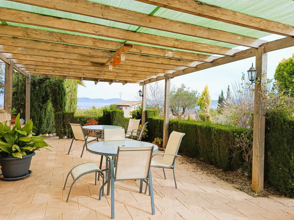 5 Bed Townhouse for sale in Elda Costa Blanca, Alicante, Spain