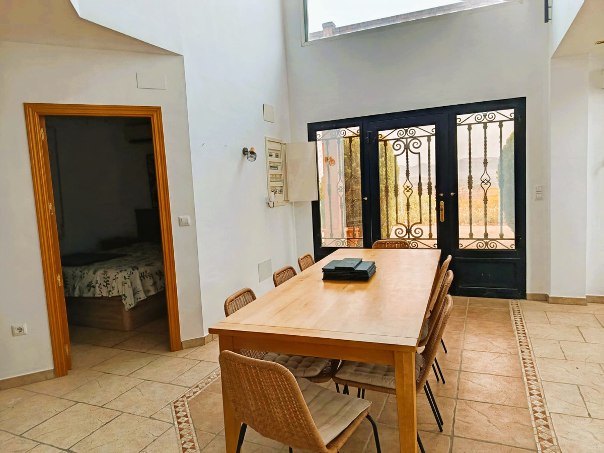 5 Bed Townhouse for sale in Elda Costa Blanca, Alicante, Spain