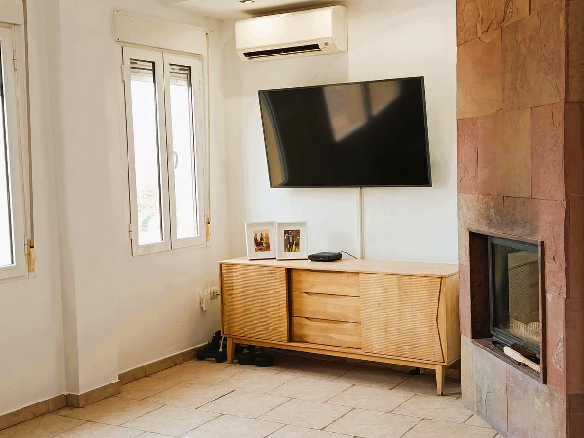5 Bed Townhouse for sale in Elda Costa Blanca, Alicante, Spain