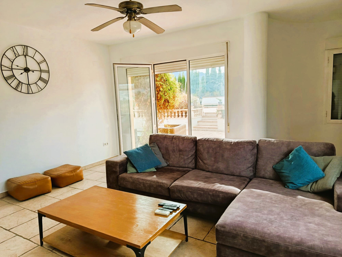 5 Bed Townhouse for sale in Elda Costa Blanca, Alicante, Spain