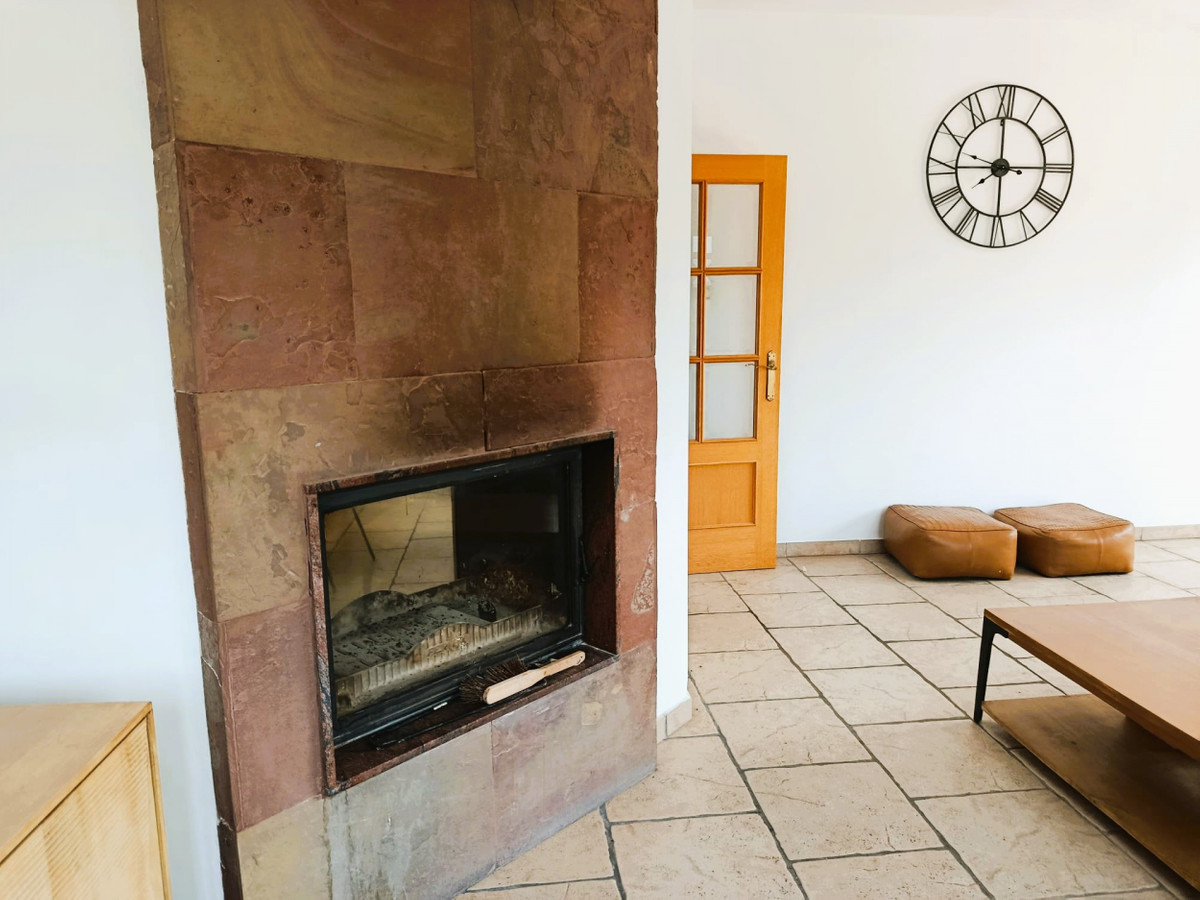 5 Bed Townhouse for sale in Elda Costa Blanca, Alicante, Spain