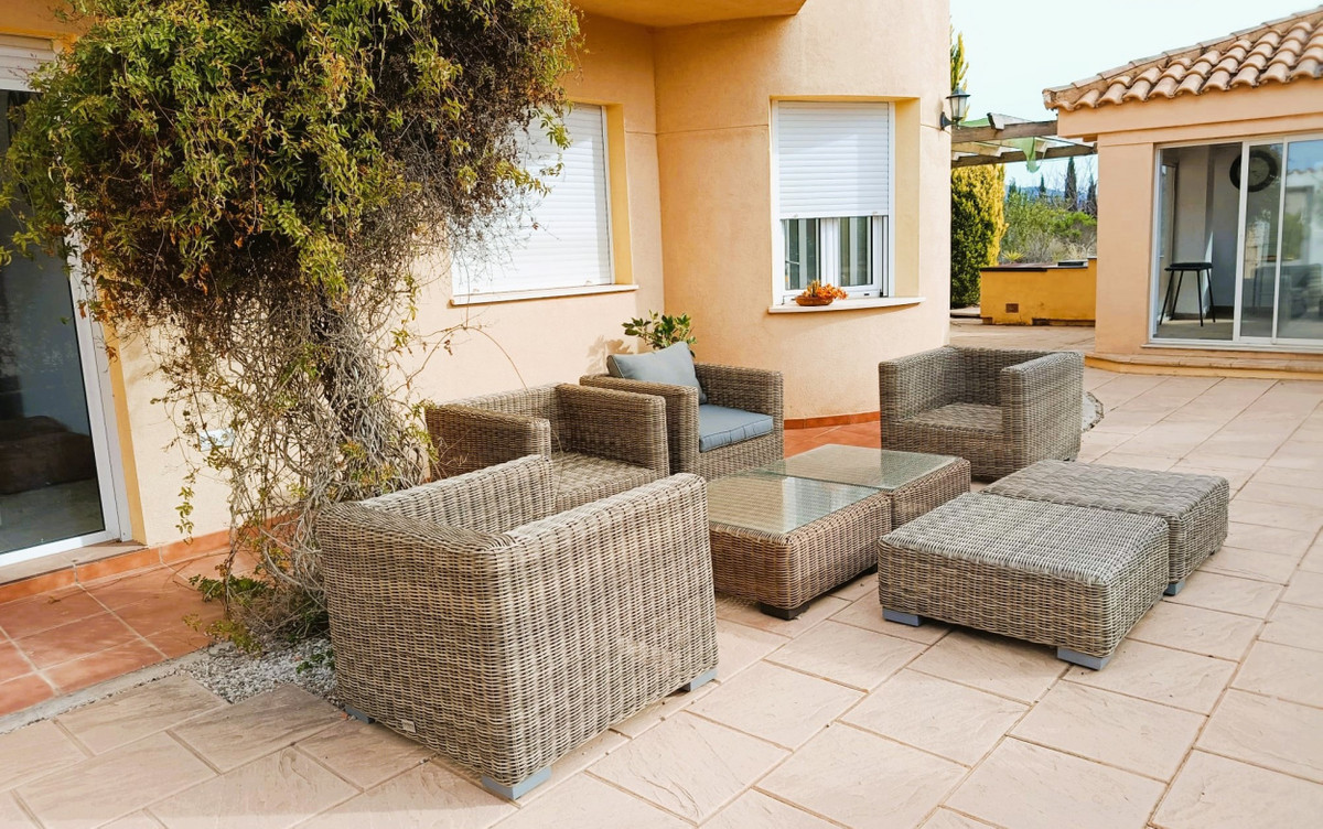 5 Bed Townhouse for sale in Elda Costa Blanca, Alicante, Spain