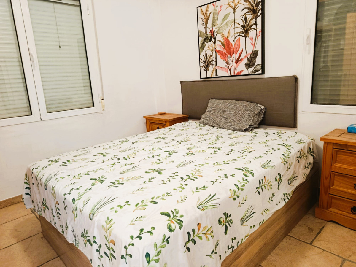 5 Bed Townhouse for sale in Elda Costa Blanca, Alicante, Spain