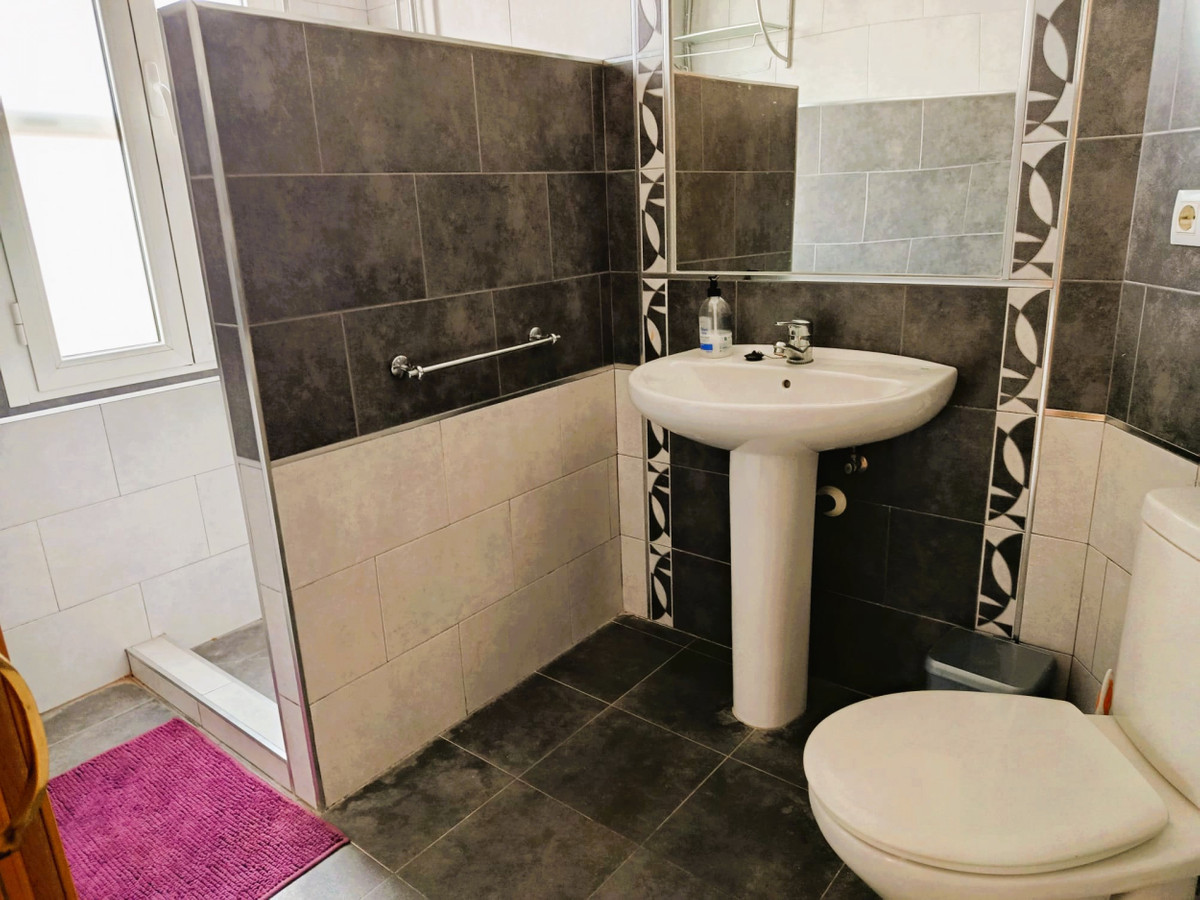 5 Bed Townhouse for sale in Elda Costa Blanca, Alicante, Spain