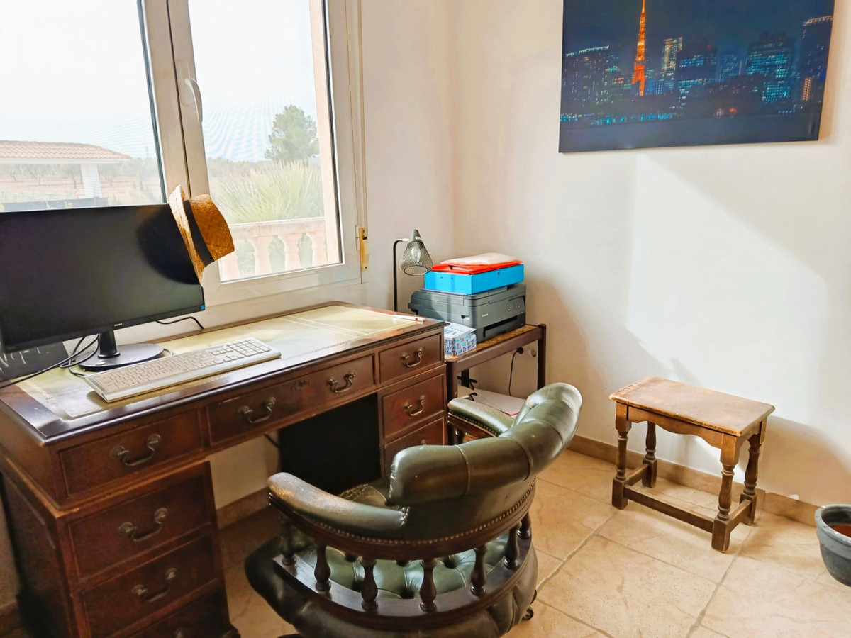 5 Bed Townhouse for sale in Elda Costa Blanca, Alicante, Spain