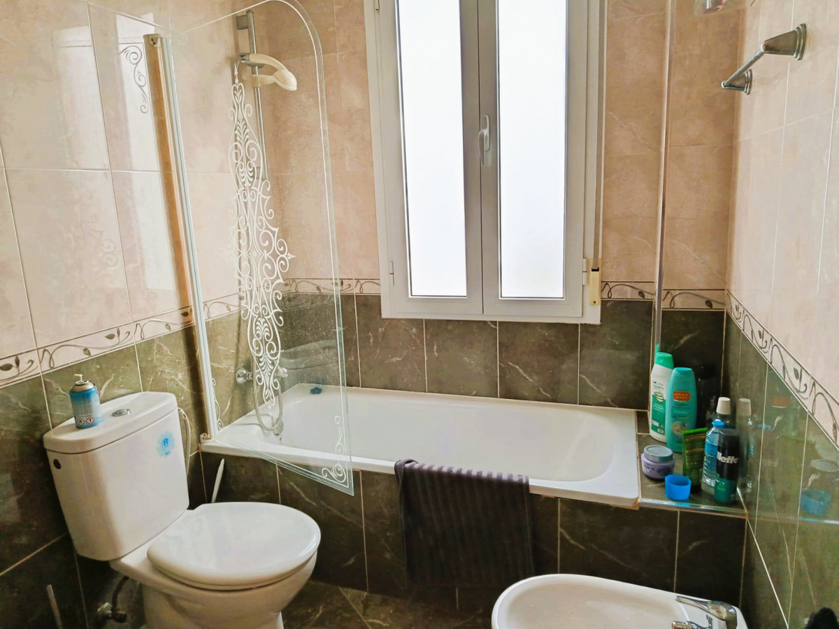 5 Bed Townhouse for sale in Elda Costa Blanca, Alicante, Spain