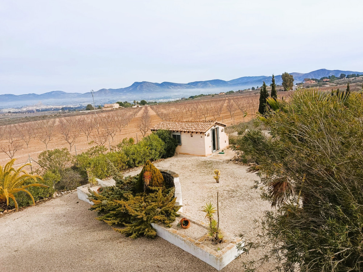 5 Bed Townhouse for sale in Elda Costa Blanca, Alicante, Spain