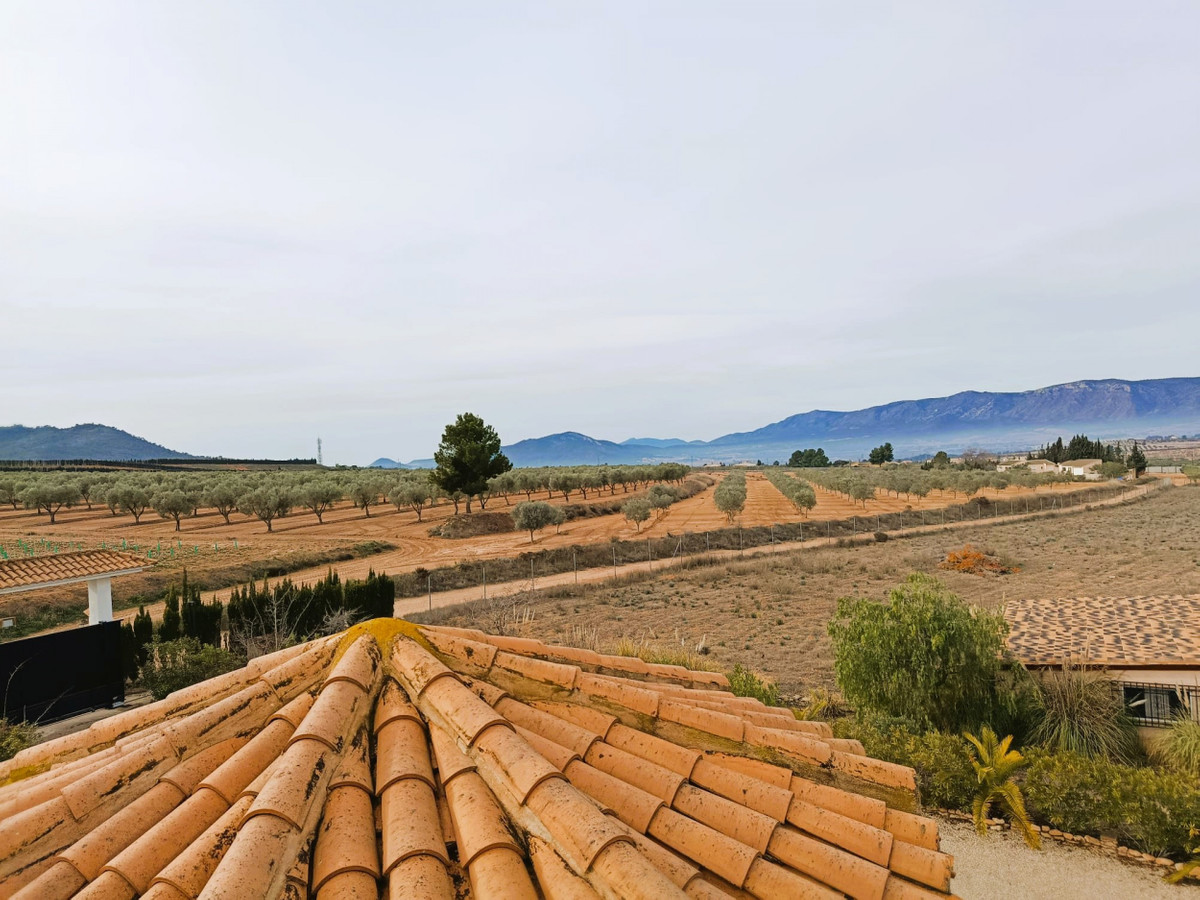 5 Bed Townhouse for sale in Elda Costa Blanca, Alicante, Spain