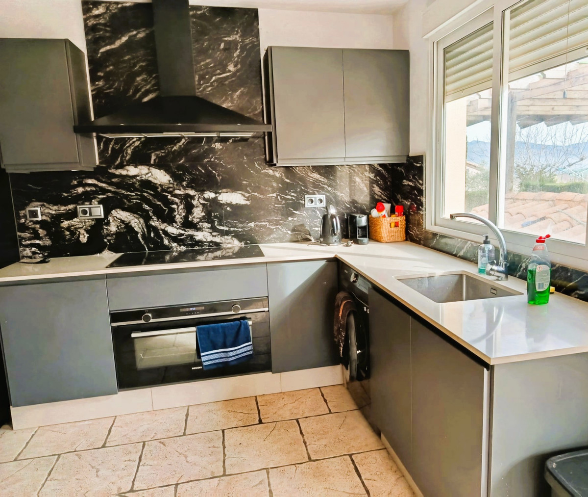 5 Bed Townhouse for sale in Elda Costa Blanca, Alicante, Spain
