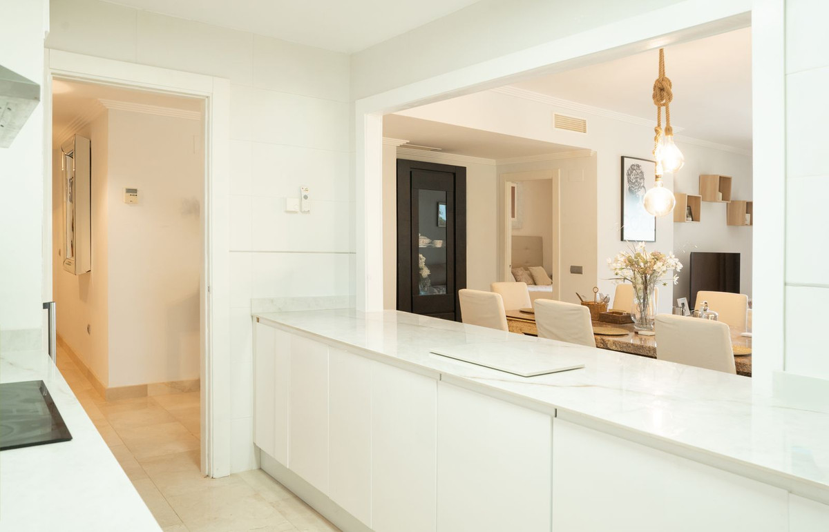 3 Bed Apartment for sale in Benahavís Costa Del Sol, Málaga, Spain