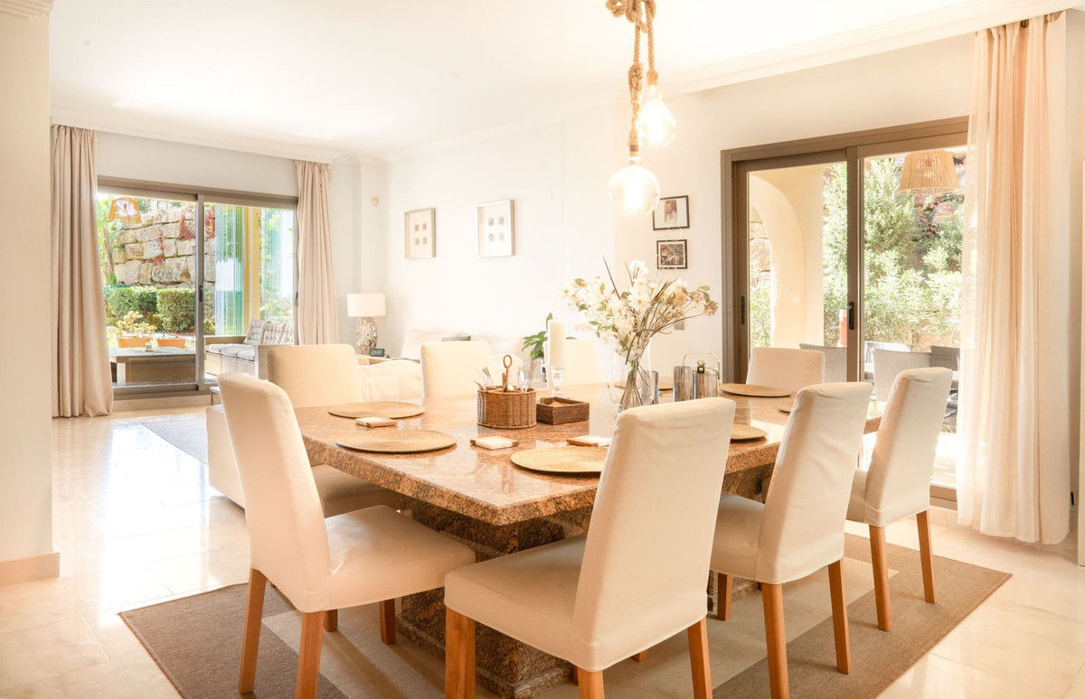 3 Bed Apartment for sale in Benahavís Costa Del Sol, Málaga, Spain