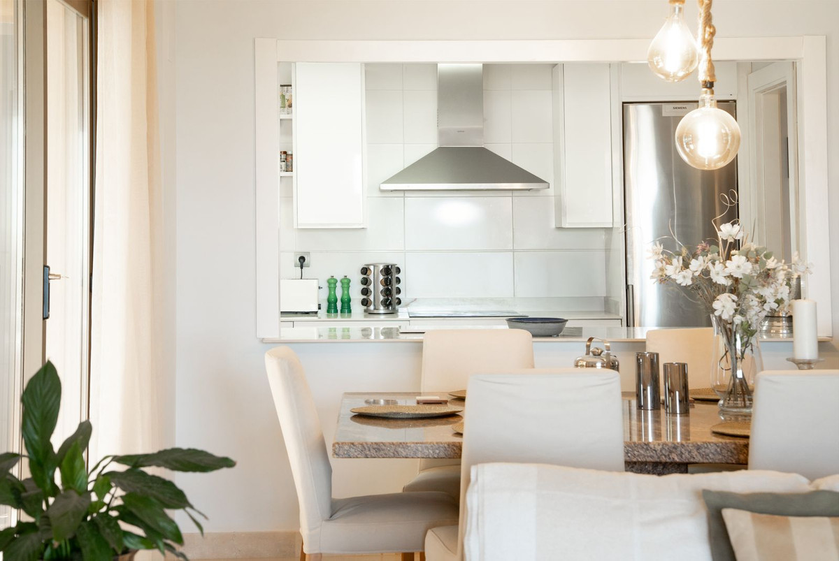 3 Bed Apartment for sale in Benahavís Costa Del Sol, Málaga, Spain