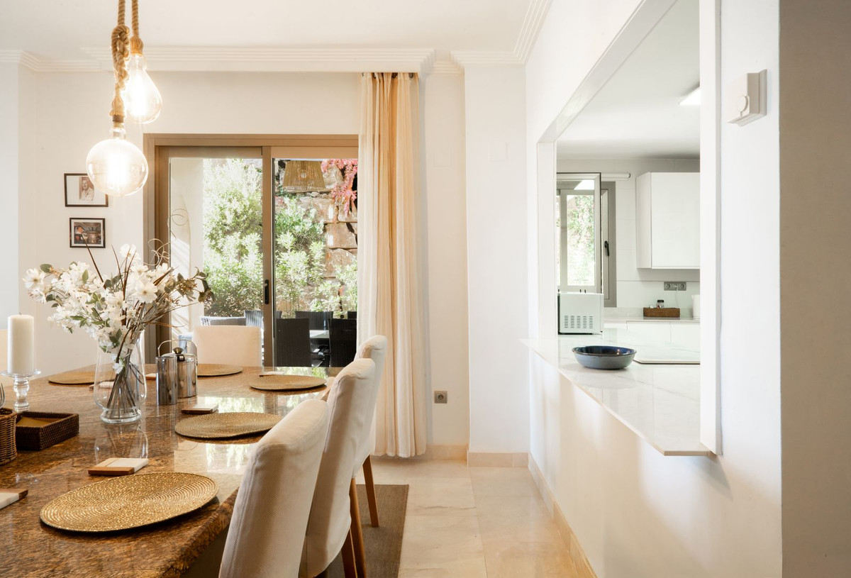 3 Bed Apartment for sale in Benahavís Costa Del Sol, Málaga, Spain