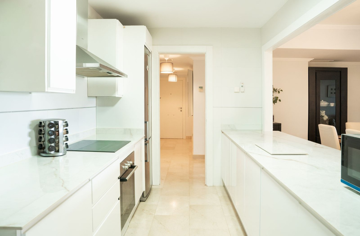 3 Bed Apartment for sale in Benahavís Costa Del Sol, Málaga, Spain