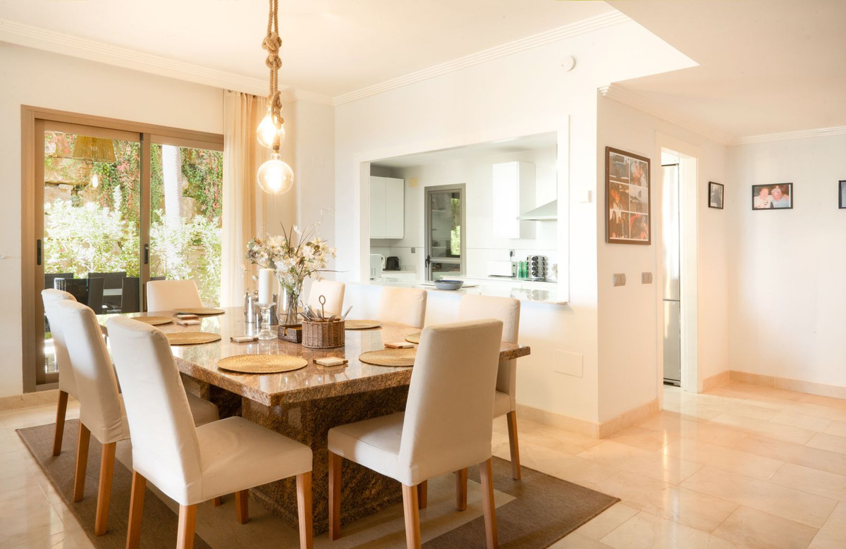 3 Bed Apartment for sale in Benahavís Costa Del Sol, Málaga, Spain