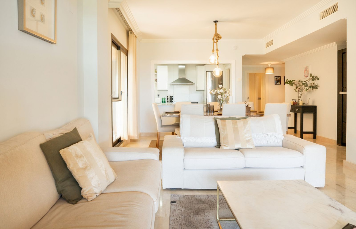 3 Bed Apartment for sale in Benahavís Costa Del Sol, Málaga, Spain