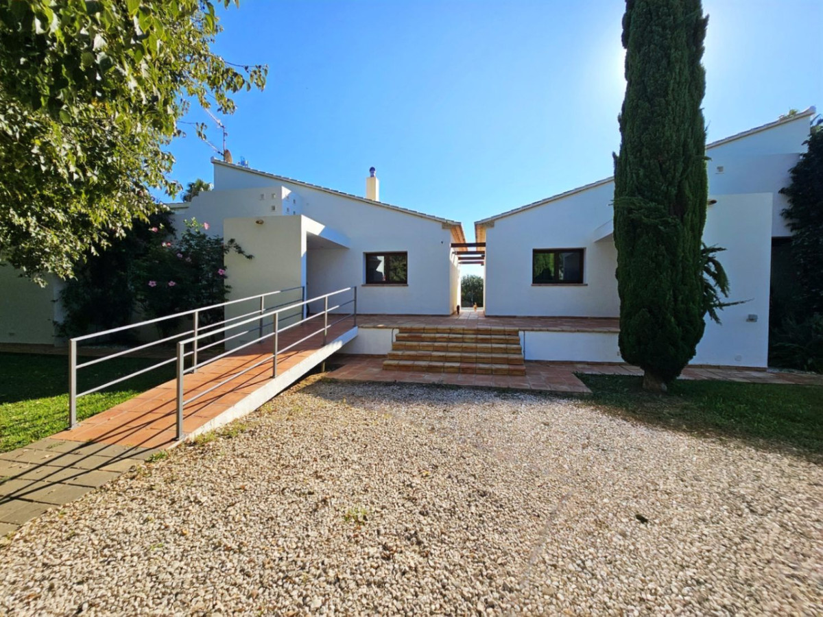 5 Bed Townhouse for sale in Ondara Costa Blanca, Alicante, Spain