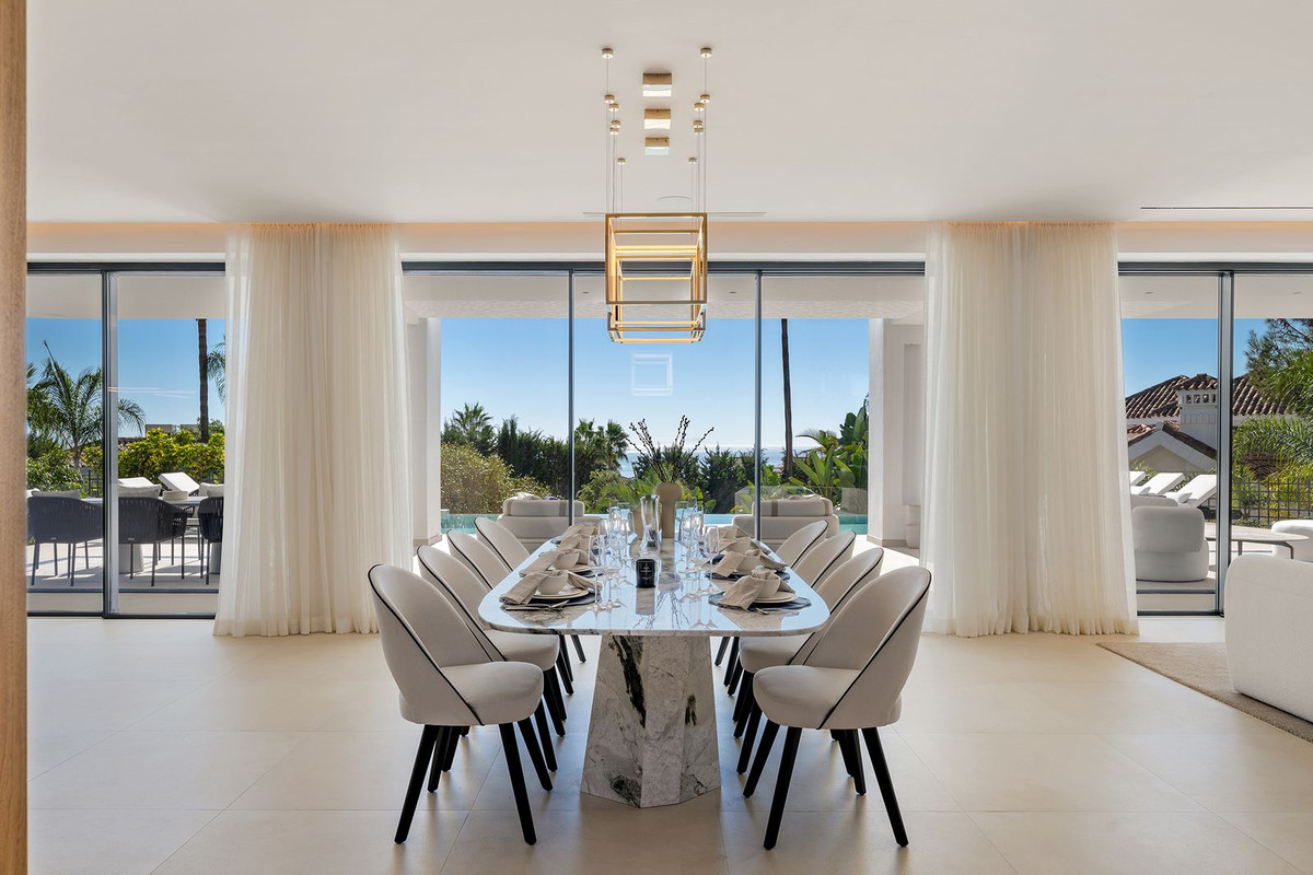 Se vende Villa - Chalet de 5 dormitorios en Costa Del Sol, Málaga, España