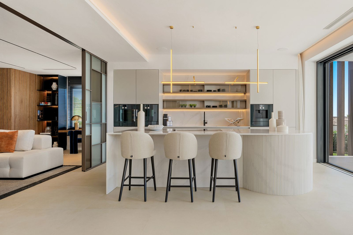 Se vende Villa - Chalet de 5 dormitorios en Costa Del Sol, Málaga, España