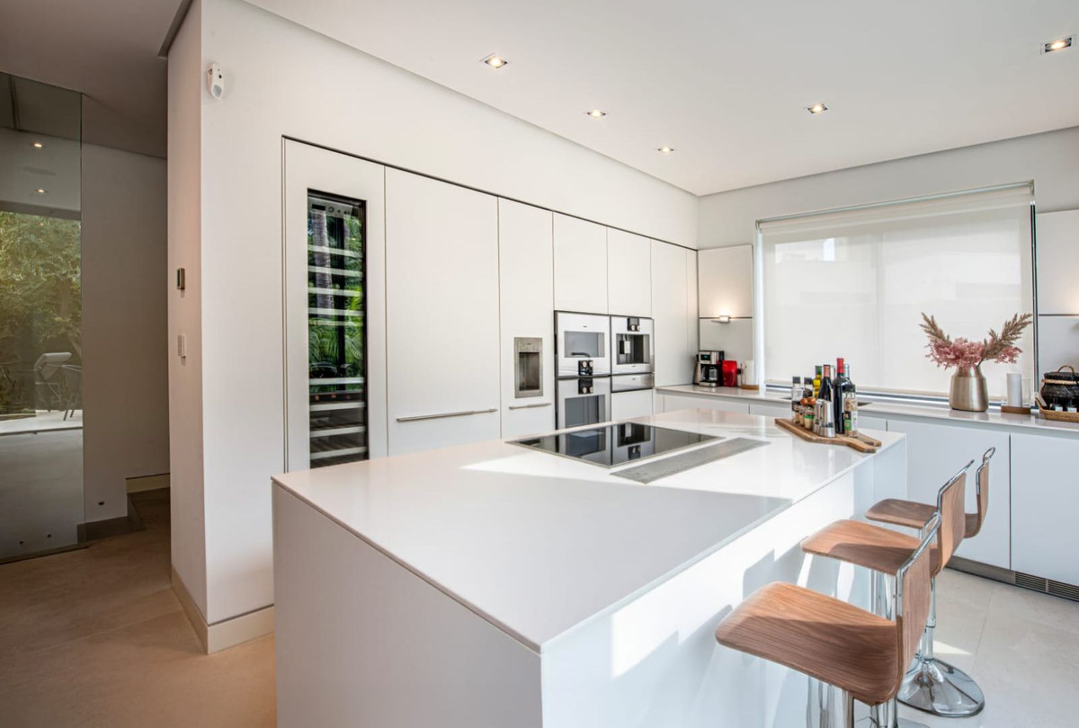 Se vende Villa - Chalet de 5 dormitorios en Costa Del Sol, Málaga, España