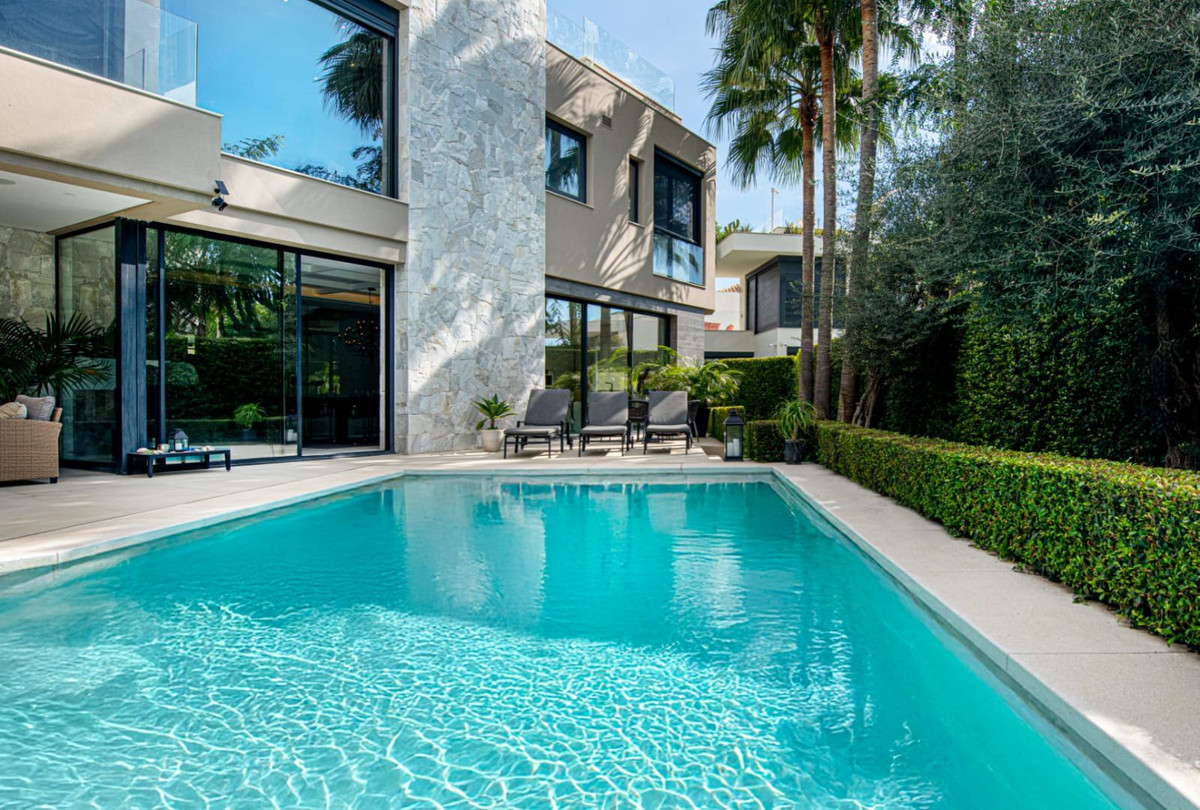 Se vende Villa - Chalet de 5 dormitorios en Costa Del Sol, Málaga, España