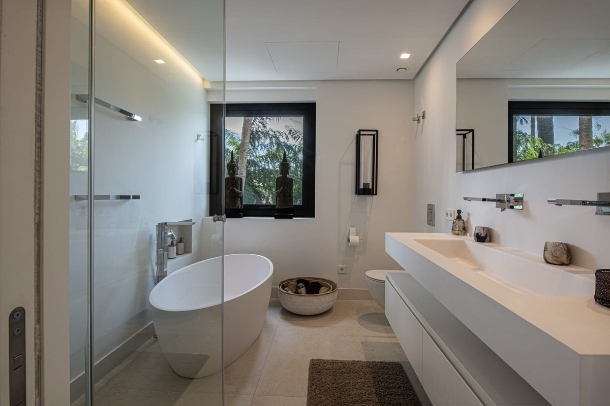 Se vende Villa - Chalet de 5 dormitorios en Costa Del Sol, Málaga, España
