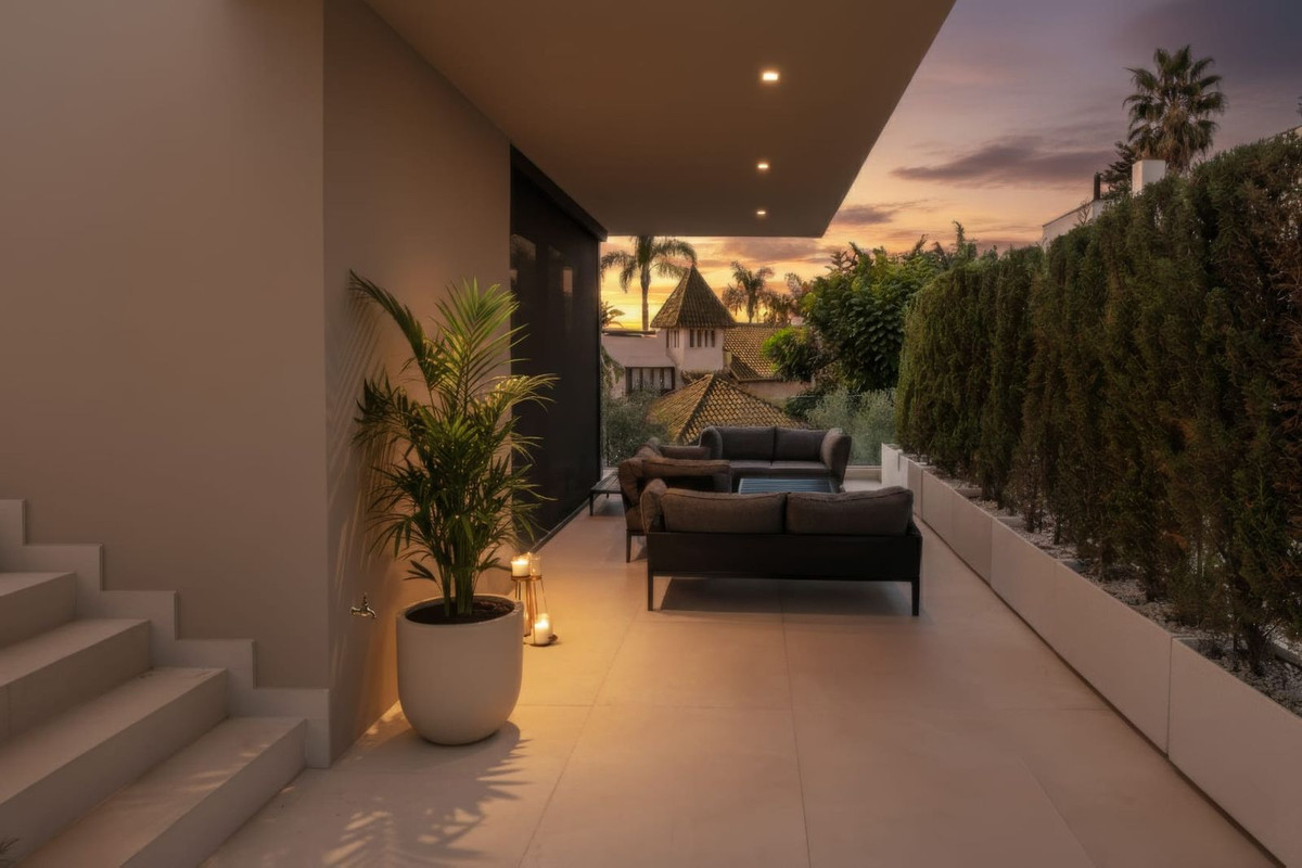 Se vende Villa - Chalet de 5 dormitorios en Costa Del Sol, Málaga, España