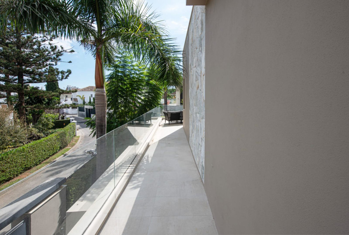 Se vende Villa - Chalet de 5 dormitorios en Costa Del Sol, Málaga, España