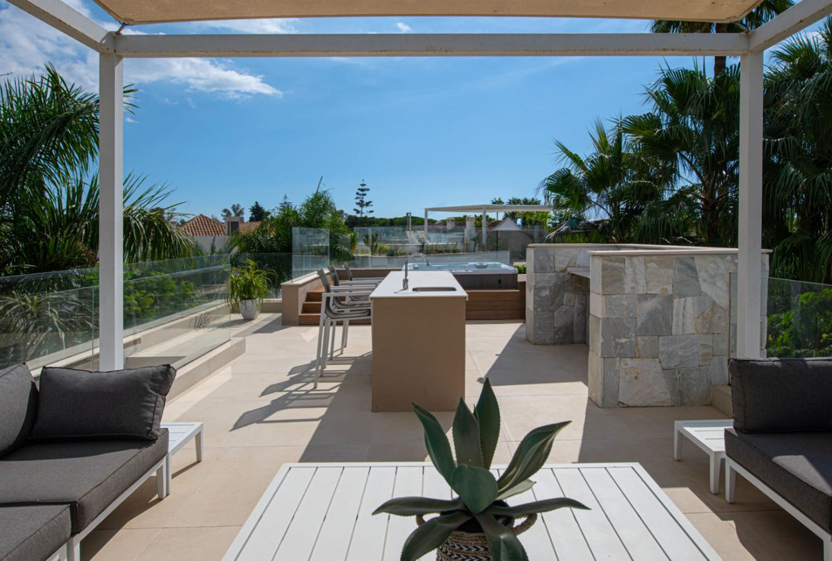 Se vende Villa - Chalet de 5 dormitorios en Costa Del Sol, Málaga, España