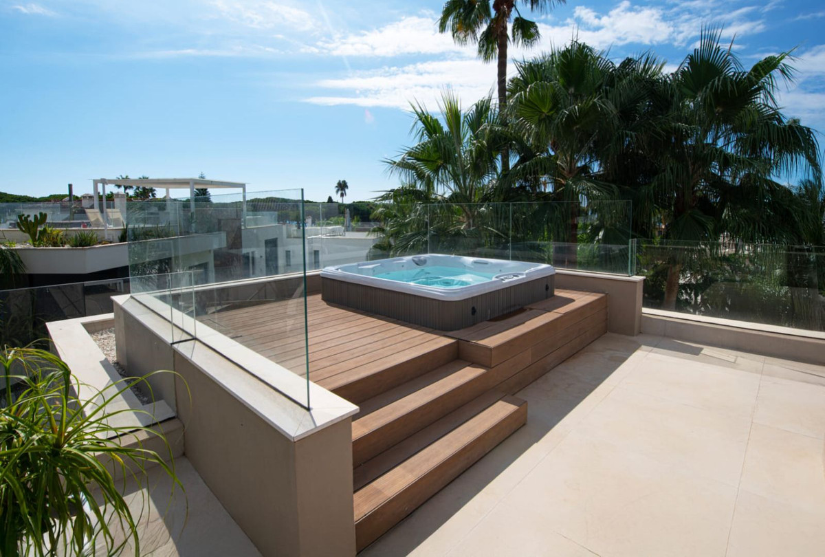 Se vende Villa - Chalet de 5 dormitorios en Costa Del Sol, Málaga, España