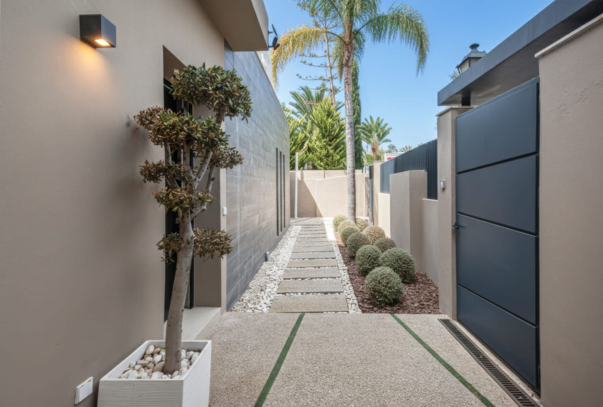 Se vende Villa - Chalet de 5 dormitorios en Costa Del Sol, Málaga, España